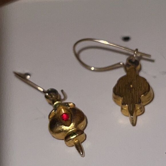 Bundle Sale 3 for $15 | Vintage Gold Tone Ornament Clasping Fish Hook Earrings - Picture 6 of 9